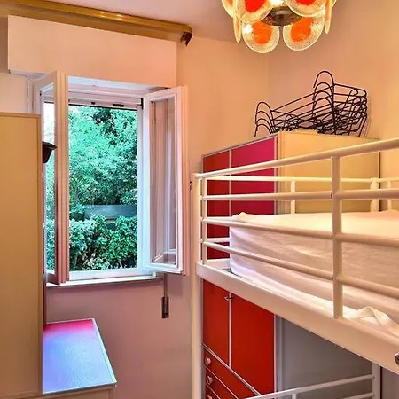 Beach House With Private Garden And Parking شقة *