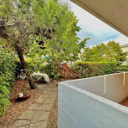 Beach House With Private Garden And Parking Lejlighed